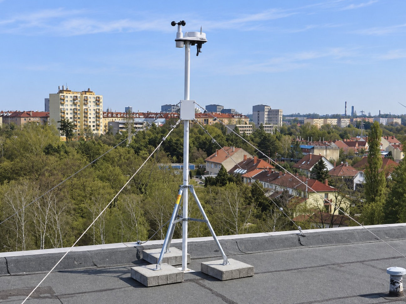 http://www.davisnet.com/wp-content/uploads/2016/06/6250-6357_VV_rooftop_MiklosFarkas_Hungary.jpg