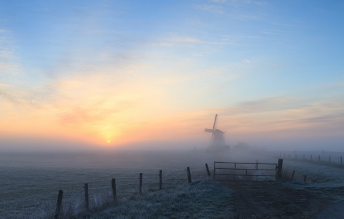 https://www.meteo-julianadorp.nl/Ruimteweer/Ruimteweer_bestanden/Zonsopkomst.jpg